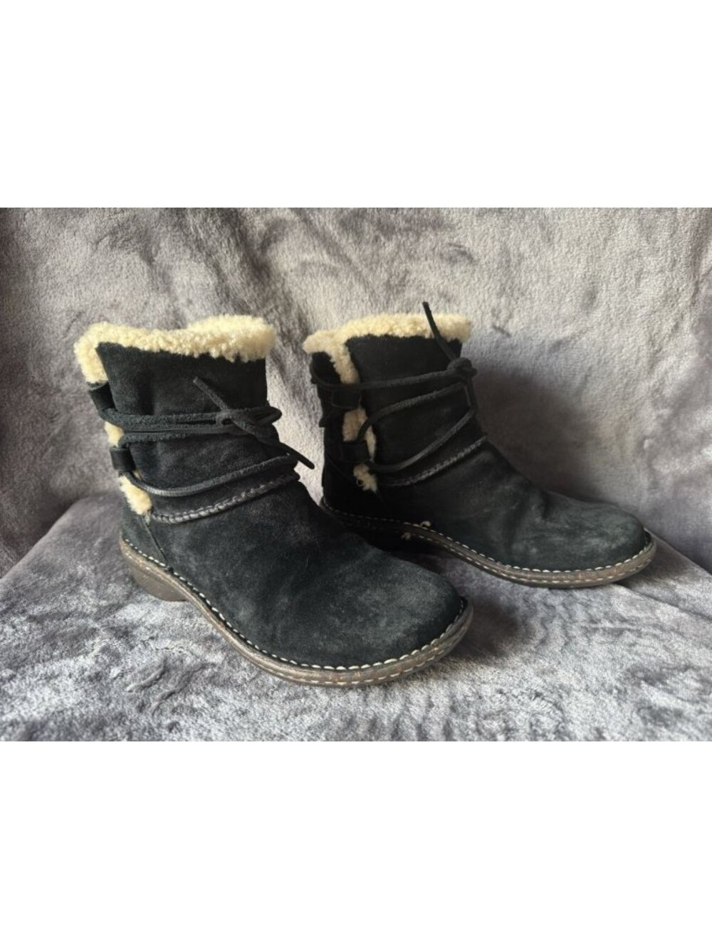 UGG Caspia Womens Sz 7 Black Suede Shearling Lined Winter Boots